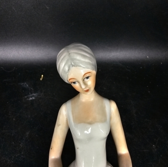 Vintage‎ porcelain resting ballerina reading musical notes - Picture 7 of 7